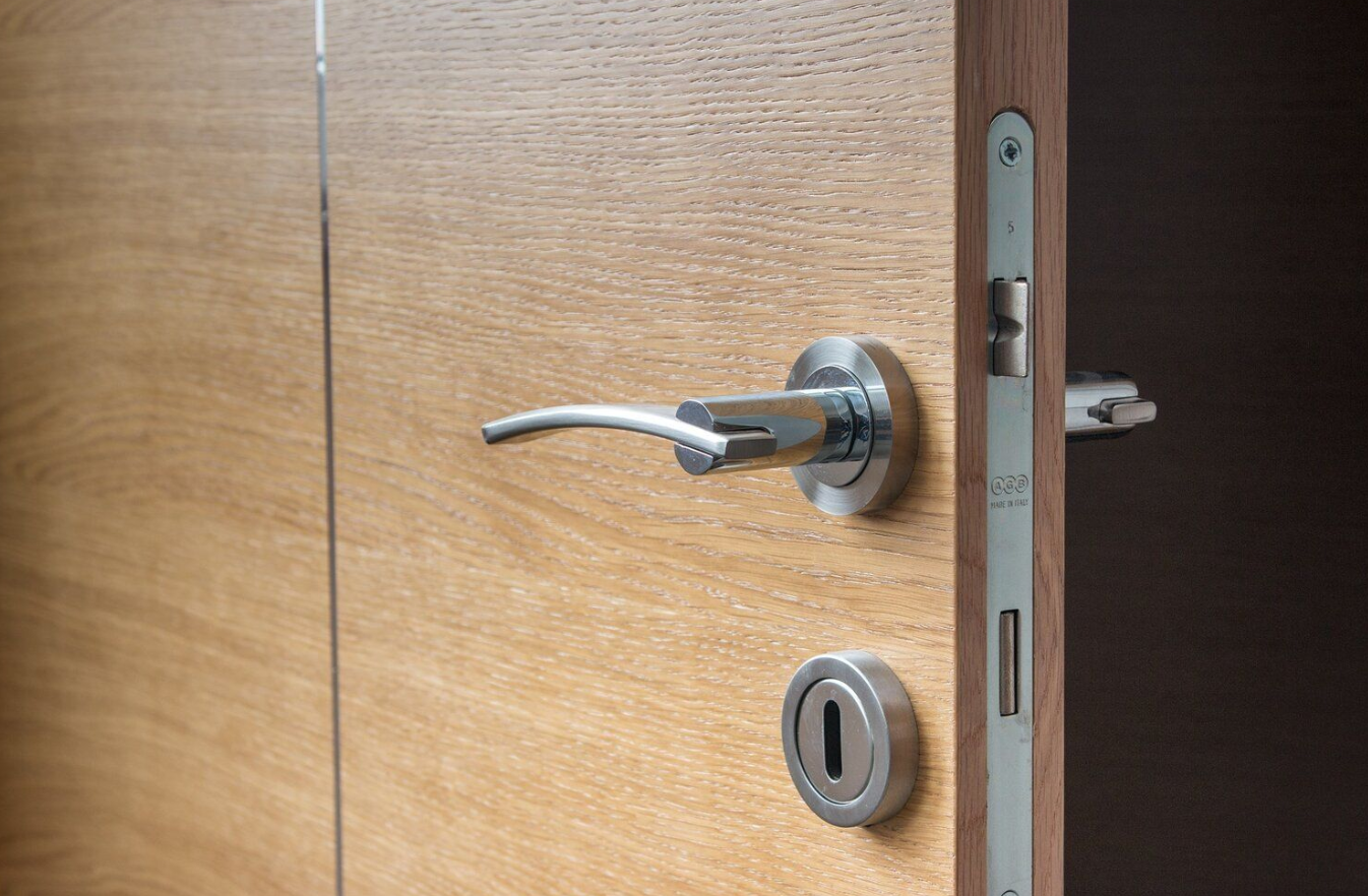 commercial lock installation.